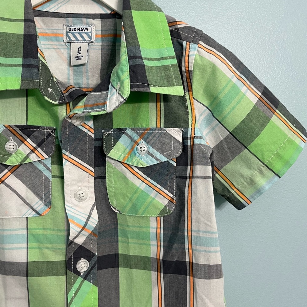 Boy’s 2T Green/Orange Plaid Shirt and Khaki Shorts Outfit - Picture 4 of 13